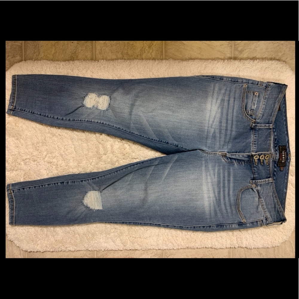 *SOLD* 🌺HP🌺 Torrid ripped jeggings - Picture 4 of 4